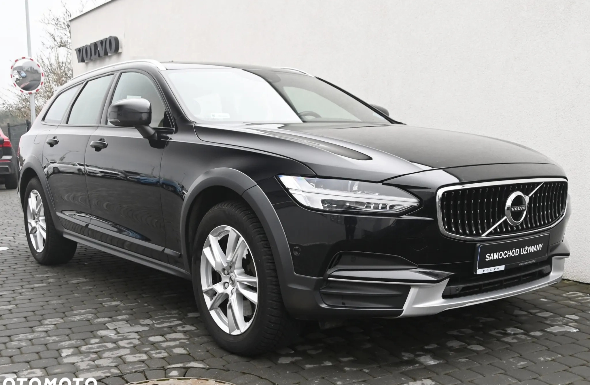Volvo V90 Cross Country cena 103000 przebieg: 219518, rok produkcji 2017 z Lwówek małe 379